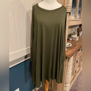 Long sleeve knit dress with pockets. Worn once. No tags, but fits L/XL